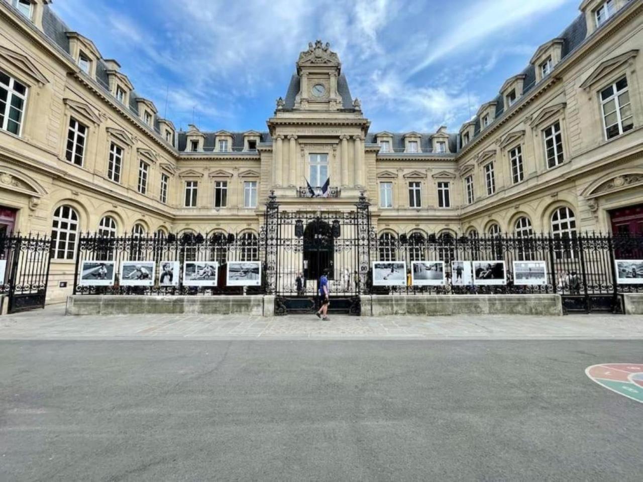 La Galerie Des Archives-Unique And Elegant Gem-Marais Apartment Paris Bagian luar foto